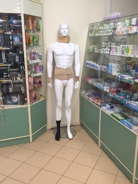 Быть манекеном в аптеке — это не в бутике на Тверской стоять.